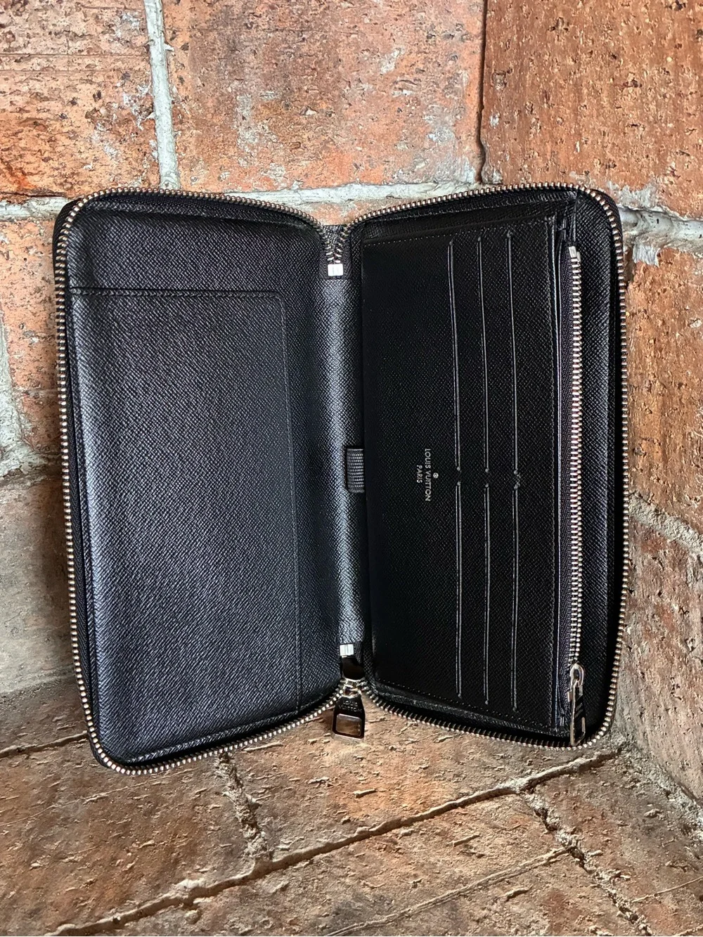 🏴‍☠️ Louis Vuitton Graphite Zippy Large Wallet Organizer or Clutch  EUC